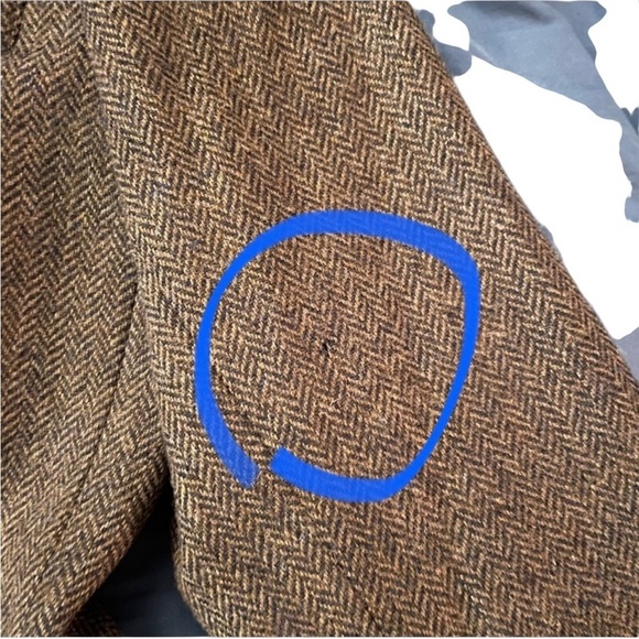 Elegant Women's Tan Tweed Blazer - Picture 3 of 14